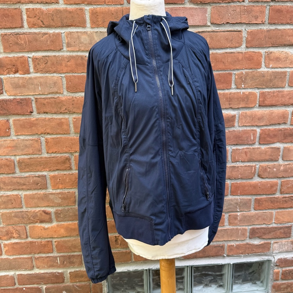 Lululemon navy blue pen, striped full zip lightweight jacket